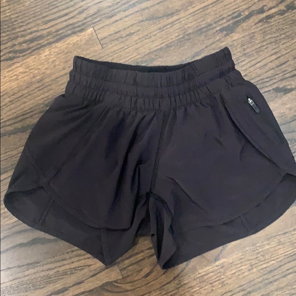 🍋Lululemon Tracker Short Size 4 Worn Once Black🍋